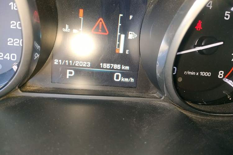 Used Land Rover Discovery Sport 2016 2.0T S Odometer Close Up