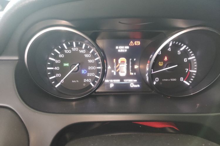 Used Land Rover Discovery Sport 2016 2.0T SE Odometer Close Up