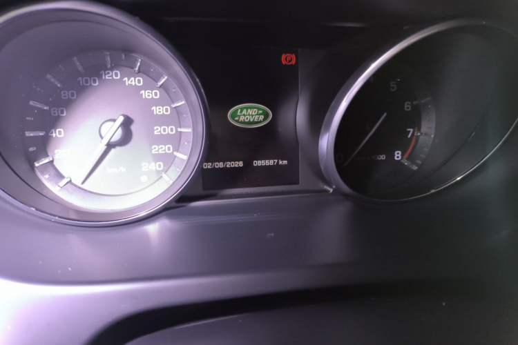 Used Land Rover Discovery Sport 2016 2.0T SE Odometer Close Up