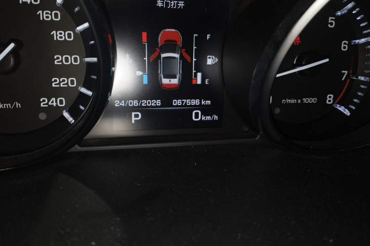 Used Land Rover Discovery Sport 2016 2.0T HSE Odometer Close Up