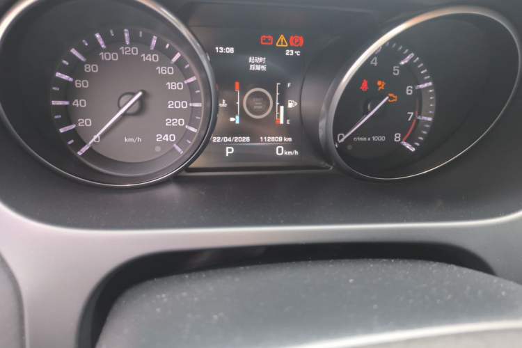 Used Land Rover Discovery Sport 2016 2.0T SE Odometer Close Up