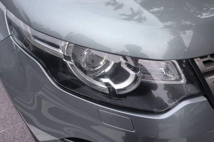 Used Land Rover Discovery Sport 2016 2.0T SE Right Front Headlight