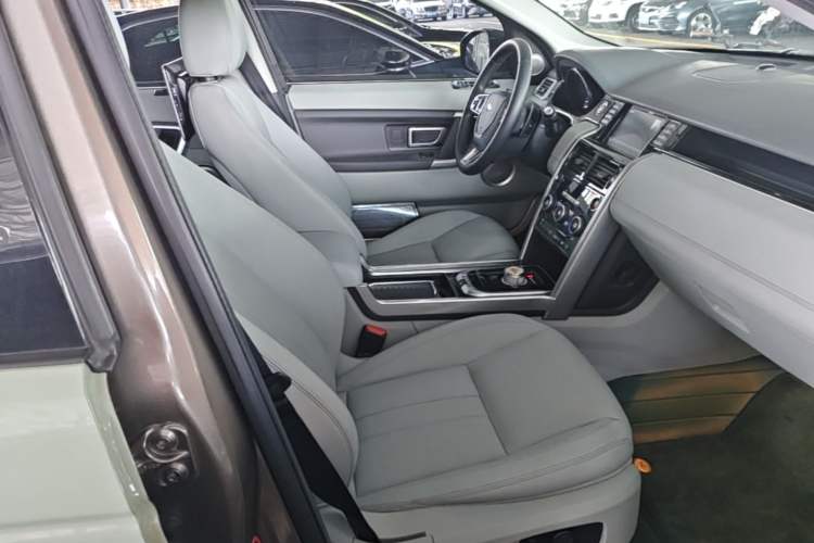 Used Land Rover Discovery Sport 2016 2.0T SE Right Front Seat