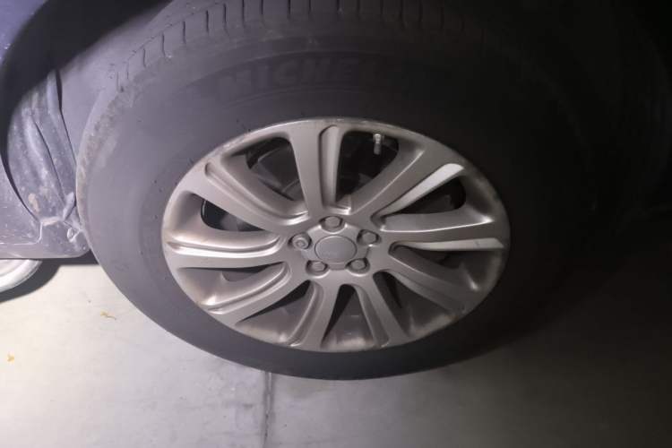 Used Land Rover Discovery Sport 2016 2.0T SE Right Front Wheel Hub