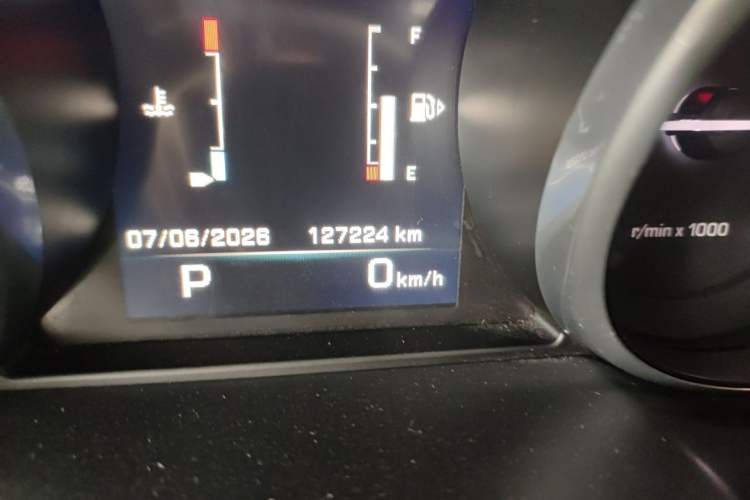 Used Land Rover Discovery Sport 2016 2.0T HSE Odometer Close Up