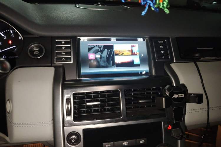 Used Land Rover Discovery Sport 2016 2.0T SE Audio And AC Panel