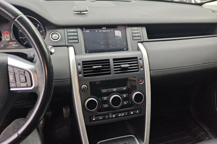 Used Land Rover Discovery Sport 2016 2.0T SE Audio And AC Panel