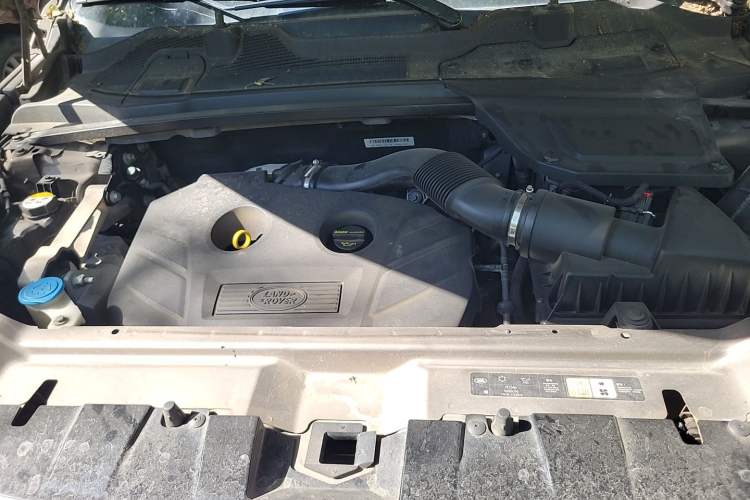Used Land Rover Discovery Sport 2016 2.0T HSE Engine Bay