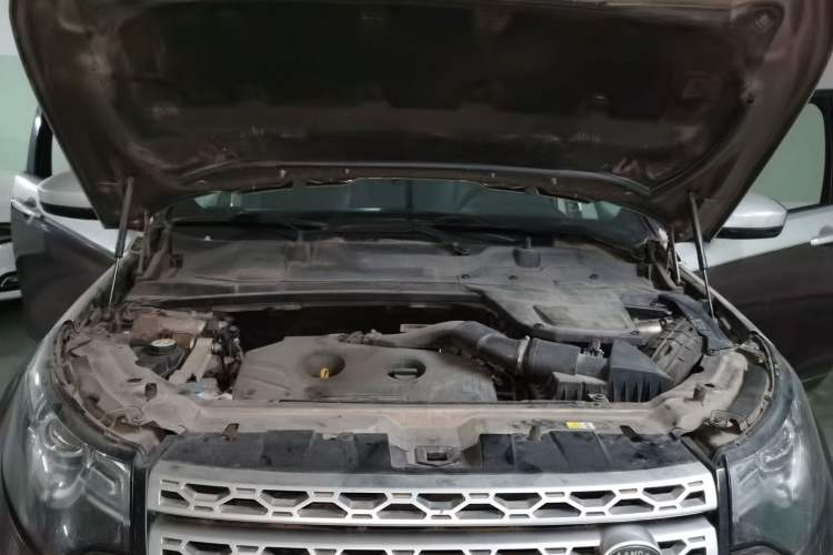 Used Land Rover Discovery Sport 2016 2.0T HSE Engine Bay