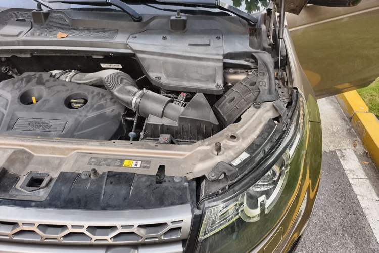 Used Land Rover Discovery Sport 2016 2.0T SE Engine Bay Left