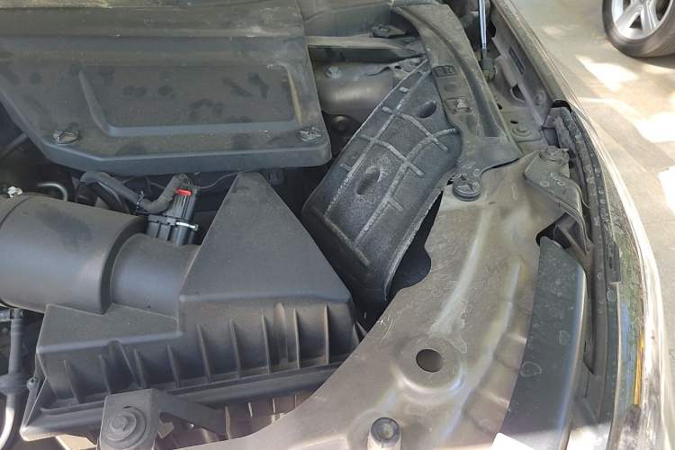Used Land Rover Discovery Sport 2016 2.0T HSE Engine Bay Left