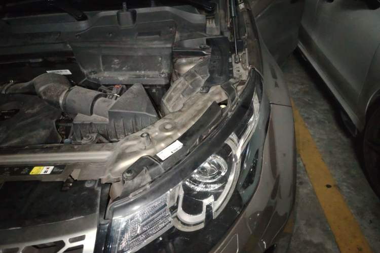 Used Land Rover Discovery Sport 2016 2.0T SE Engine Bay Left