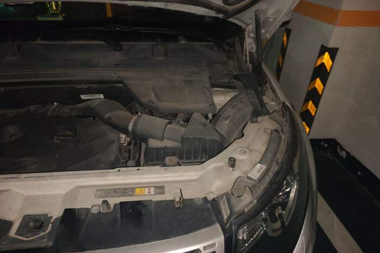 Used Land Rover Discovery Sport 2016 2.0T HSE Engine Bay Left