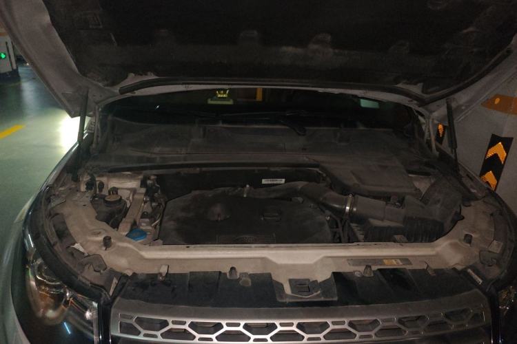 Used Land Rover Discovery Sport 2016 2.0T HSE Engine Bay