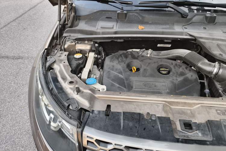 Used Land Rover Discovery Sport 2016 2.0T SE Engine Bay Right