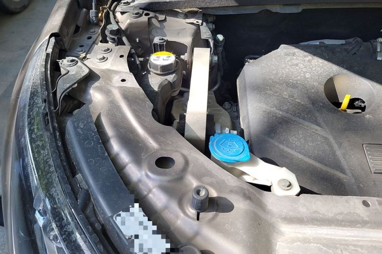 Used Land Rover Discovery Sport 2016 2.0T HSE Engine Bay Right