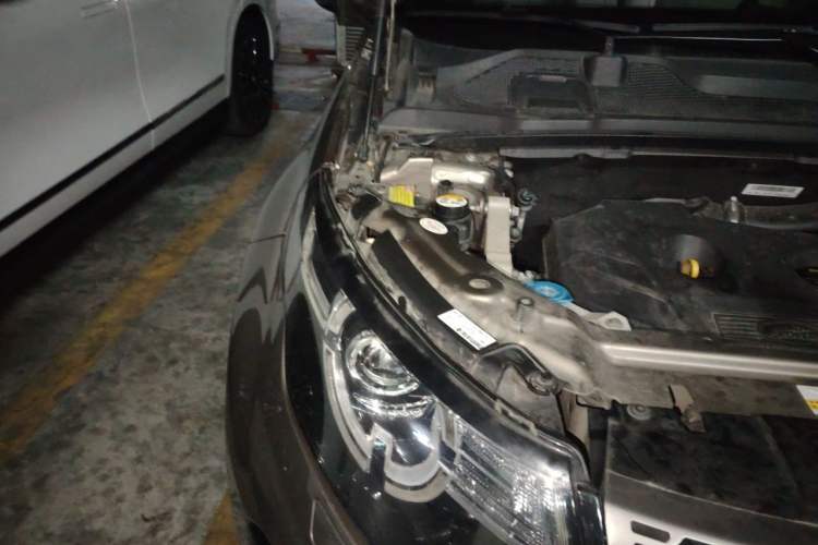 Used Land Rover Discovery Sport 2016 2.0T SE Engine Bay Right