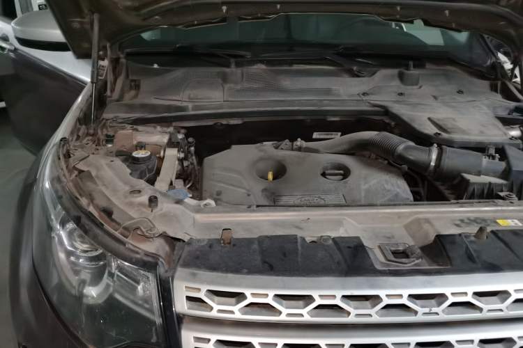 Used Land Rover Discovery Sport 2016 2.0T HSE Engine Bay Right