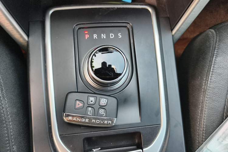 Used Land Rover Discovery Sport 2016 2.0T SE Gear Lever