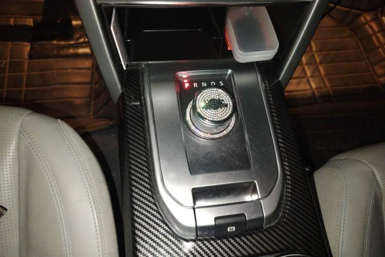Used Land Rover Discovery Sport 2016 2.0T SE Gear Lever