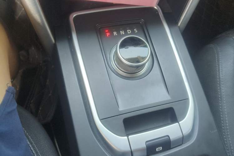 Used Land Rover Discovery Sport 2016 2.0T HSE Gear Lever