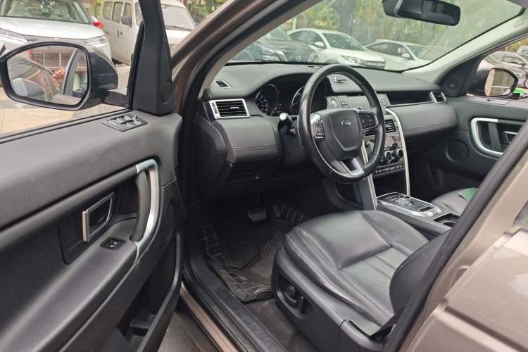 Used Land Rover Discovery Sport 2016 2.0T SE Interior 3