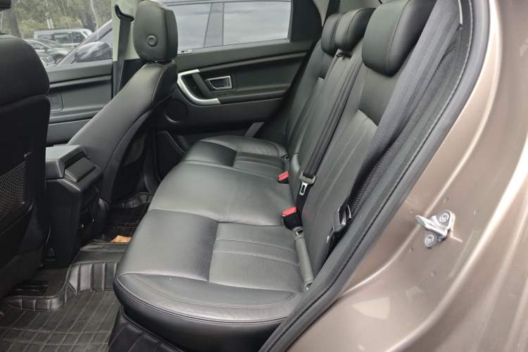 Used Land Rover Discovery Sport 2016 2.0T SE Interior 4