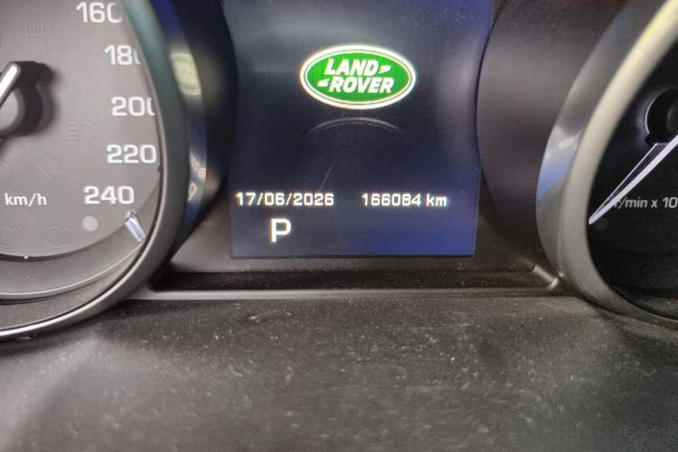 Used Land Rover Discovery Sport 2016 2.0T SE Odometer Close Up