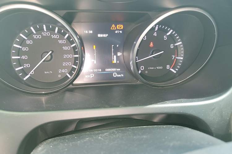Used Land Rover Discovery Sport 2016 2.0T HSE Odometer Close Up
