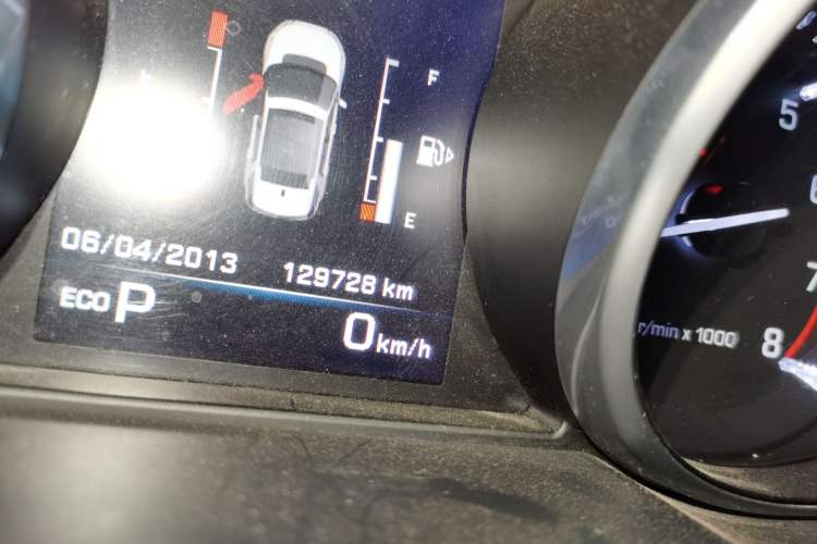 Used Land Rover Discovery Sport 2016 2.0T HSE Odometer Close Up