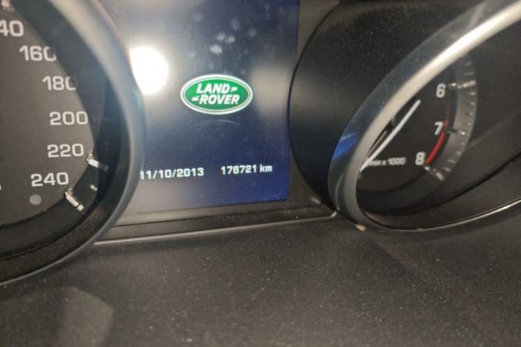 Used Land Rover Discovery Sport 2016 2.0T HSE Odometer Close Up