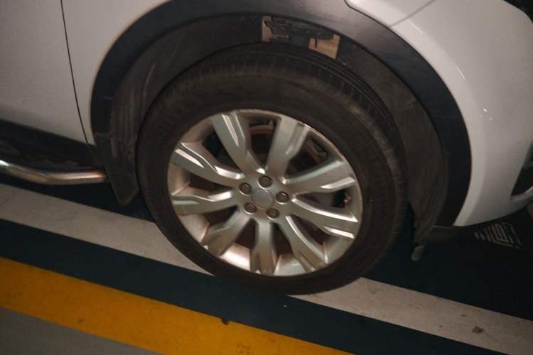 Used Land Rover Discovery Sport 2016 2.0T HSE Right Front Wheel Hub