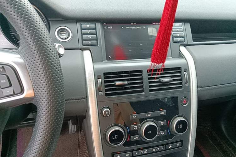 Used Land Rover Discovery Sport 2016 2.0T SE Audio And AC Panel