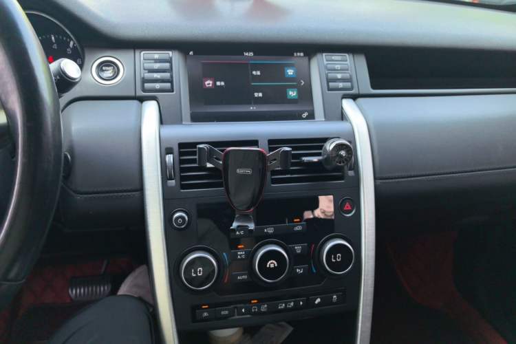 Used Land Rover Discovery Sport 2016 2.0T SE Audio And AC Panel