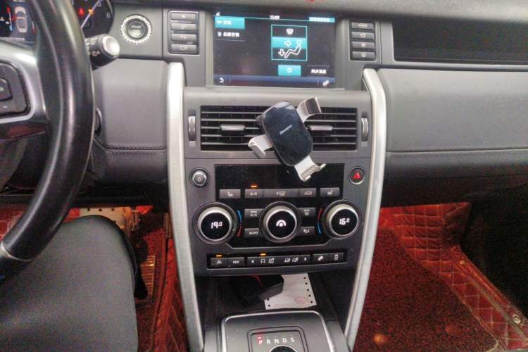 Used Land Rover Discovery Sport 2016 2.0T HSE Audio And AC Panel