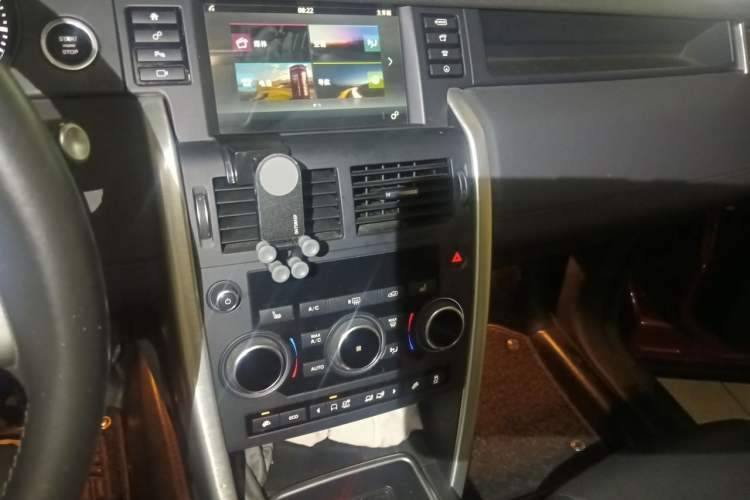 Used Land Rover Discovery Sport 2016 2.0T HSE Audio And AC Panel