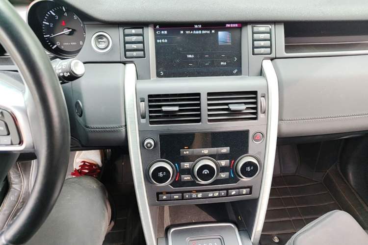 Used Land Rover Discovery Sport 2016 2.0T SE Audio And AC Panel