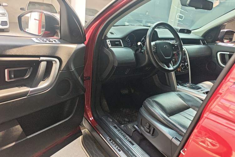 Used Land Rover Discovery Sport 2016 2.0T SE Driver Seat