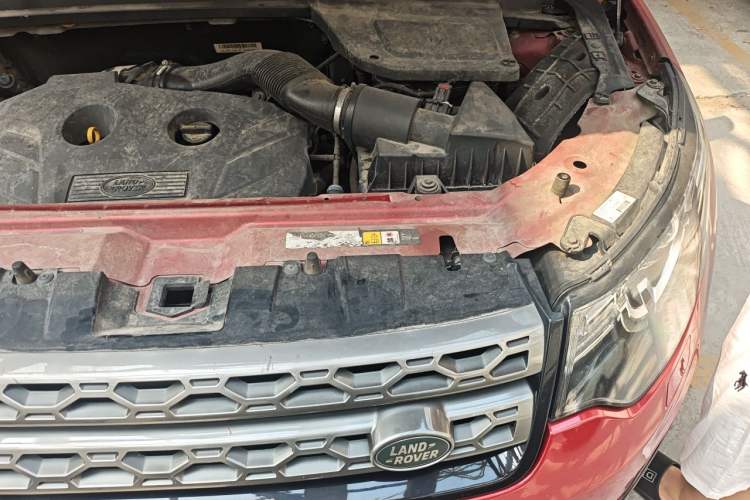Used Land Rover Discovery Sport 2016 2.0T SE Engine Bay Left