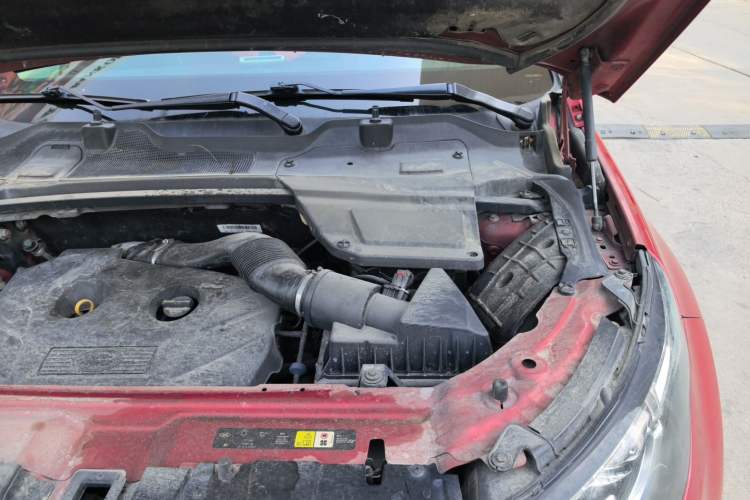 Used Land Rover Discovery Sport 2016 2.0T SE Engine Bay Left