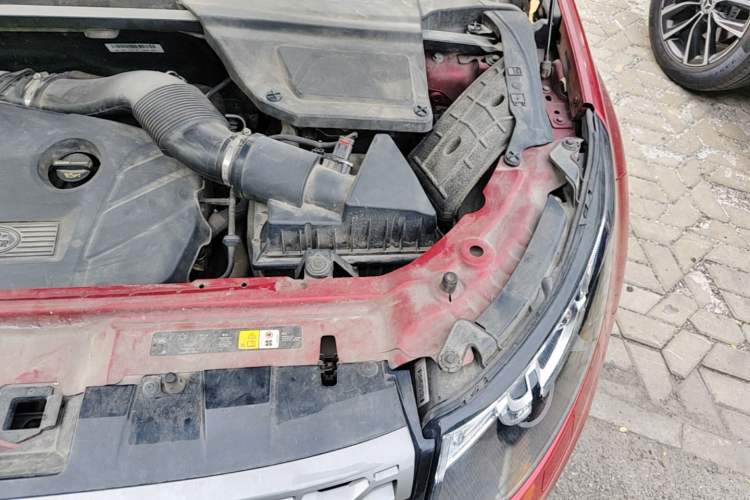 Used Land Rover Discovery Sport 2016 2.0T SE Engine Bay Left
