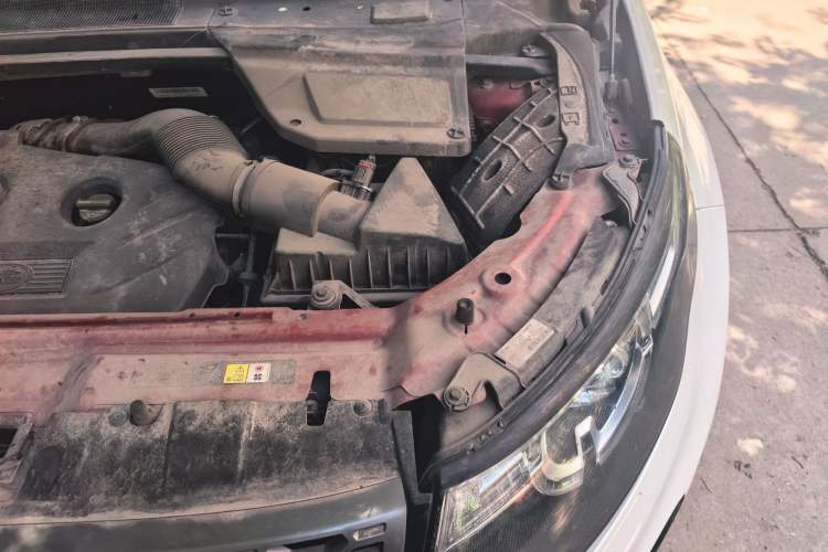 Used Land Rover Discovery Sport 2016 2.0T SE Engine Bay Left