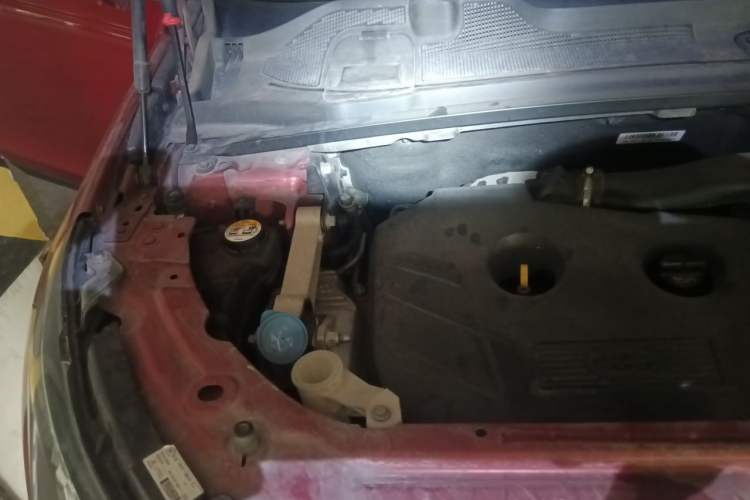 Used Land Rover Discovery Sport 2016 2.0T HSE Engine Bay Right