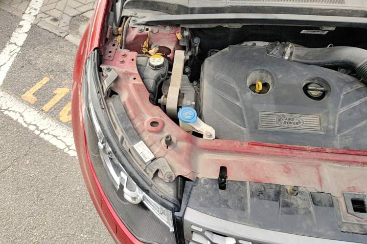 Used Land Rover Discovery Sport 2016 2.0T SE Engine Bay Right