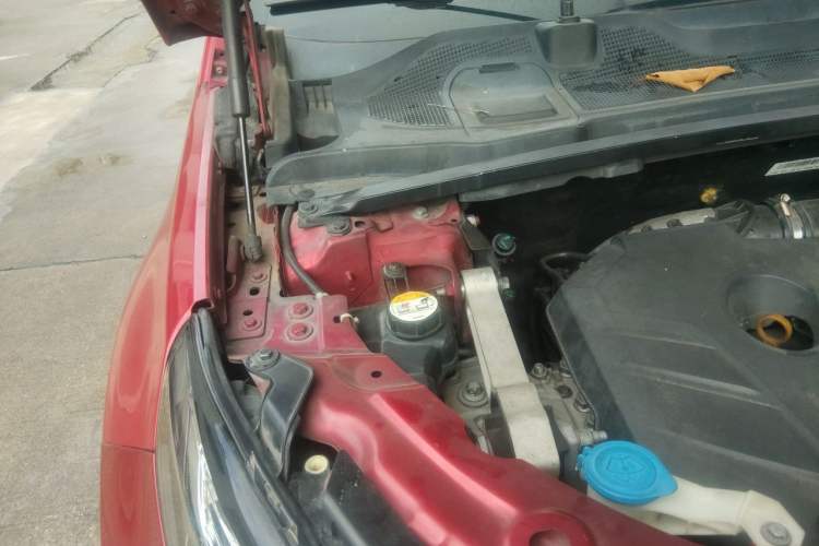 Used Land Rover Discovery Sport 2016 2.0T S Engine Bay Right