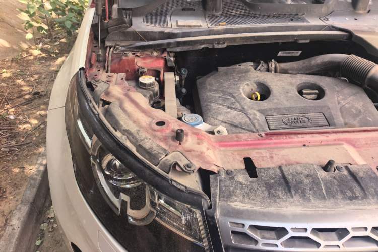 Used Land Rover Discovery Sport 2016 2.0T SE Engine Bay Right