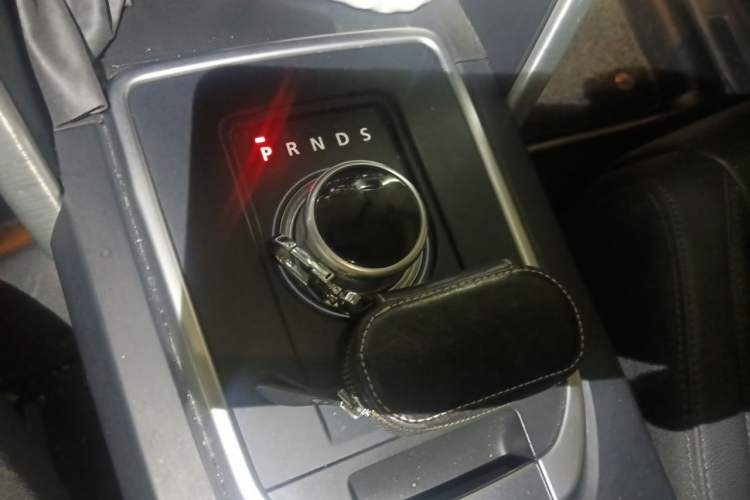 Used Land Rover Discovery Sport 2016 2.0T HSE Gear Lever