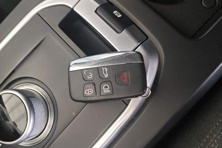 Used Land Rover Discovery Sport 2016 2.0T SE Interior 1
