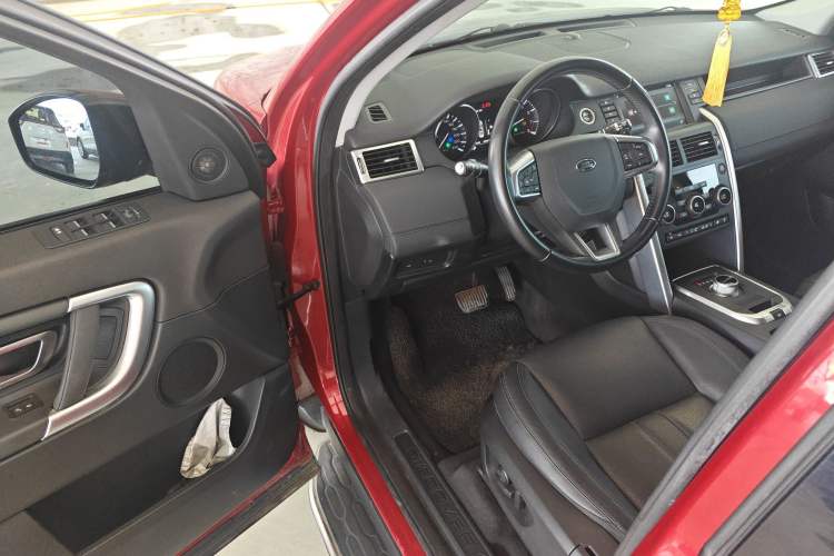 Used Land Rover Discovery Sport 2016 2.0T SE Interior 3