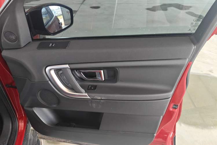 Used Land Rover Discovery Sport 2016 2.0T SE Interior 5